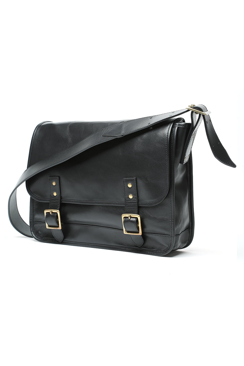 アトラクションズ／Attractions バッグ ショルダーバッグ 鞄 メンズ 男性 男性用レザー 革 本革 ブラック 黒  Lot.673 Horsehide Mail Bag フラップ式 メッセンジャーバッグ Lot.673 Horsehide Mail Bag – ATTRACTIONS