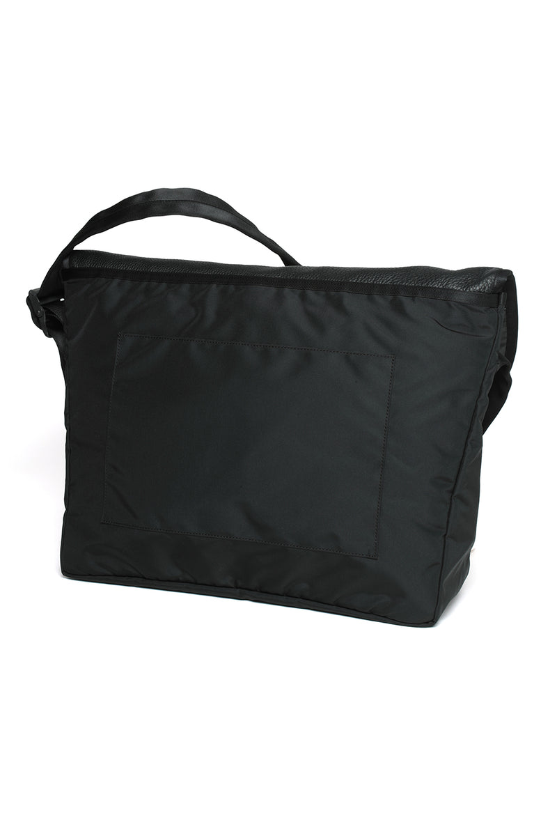 A20037 Black Messenger – ATTRACTIONS