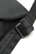 画像をギャラリービューアに読み込む, A20037 Black Messenger