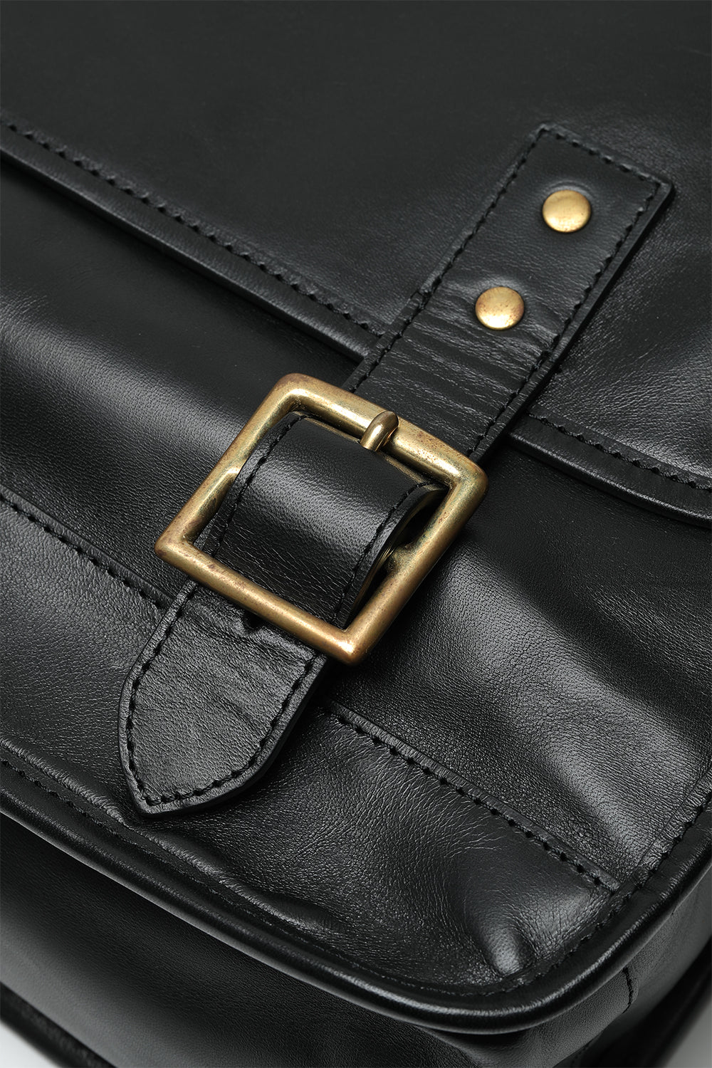 Lot.673 Horsehide Mail Bag – ATTRACTIONS