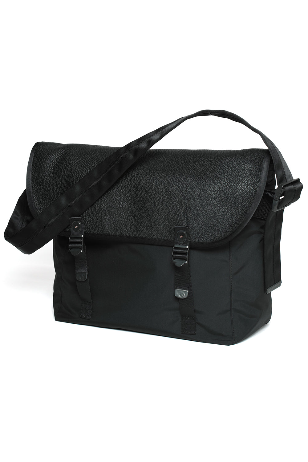 A20037 Black Messenger